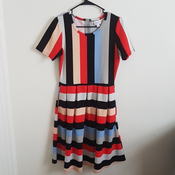 LuLaRoe Dresses & Skirts - LULAROE AMELIA DRESS